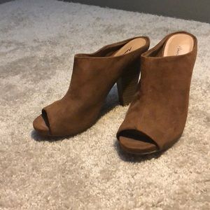 Open toed heeled boot